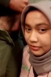 Hijaber Cantik Kena Crot Wajah