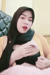 RATU Hijab Pamer Susu