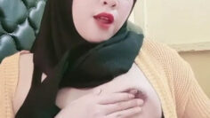 RATU Hijab Pamer Susu